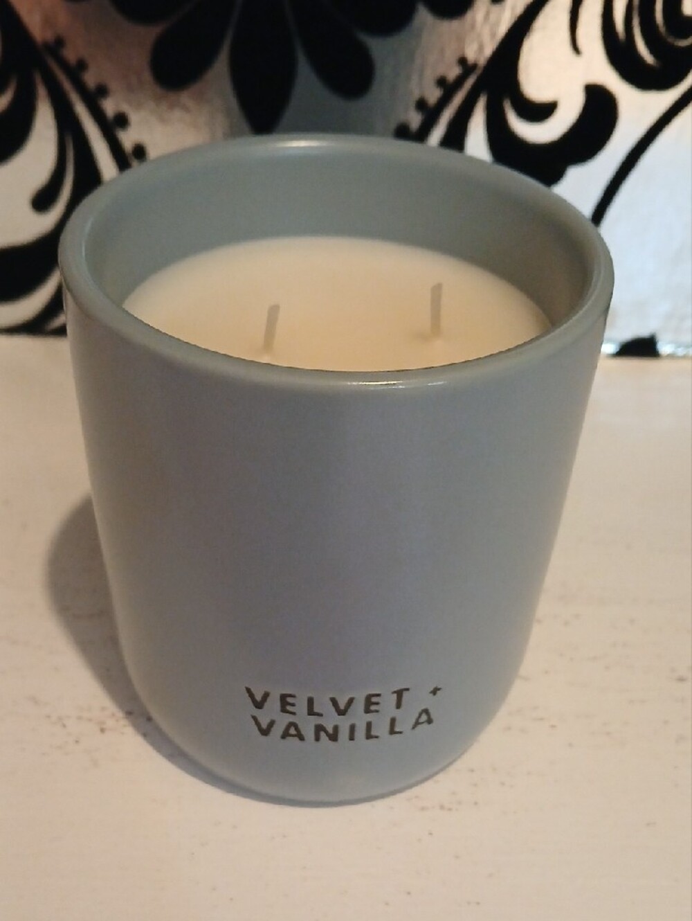 Velvet & Vanilla 2 Wick Soy Candle - Picture 2 of 2